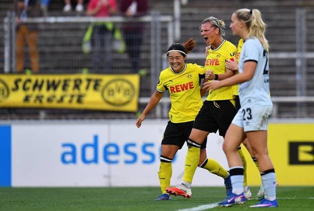 Borussia Dortmund - Arminia Bielefeld ** NUR FÜR REDAKTIONELLE ZWECKE ** EDITORIAL USE ONLY **<p>Fußball Frauen Regionalliga West 1. SPIELTAG: Borussia Dortmund - Arminia Bielefeld am 20.08.2026 im Stadion Rote Erde in Dortmund Torjubel zum 1:0 durch Alexandra Popp ( Borussia Dortmund ) Deutschland Nordrhein Westfalen Dortmund Copyright: ThorstenxTillmann *** Borussia Dortmund vs. Arminia Bielefeld ** FOR EDITORIAL USE ONLY ** EDITORIAL USE ONLY ** Women s Soccer, Regionalliga West 1, Matchday 1: Borussia Dortmund vs. Arminia Bielefeld on August 20, 2026, at the Rote Erde Stadium in Dortmund. Celebration of the 1-0 goal scored by Alexandra Popp, Borussia Dortmund, Germany, North Rhine-Westphalia, Dortmund. Copyright ThorstenxTillmann Copyright: ThorstenxTillmann doc878t815gg0n1kqbni1y1d ,EDITORIAL USE ONLY