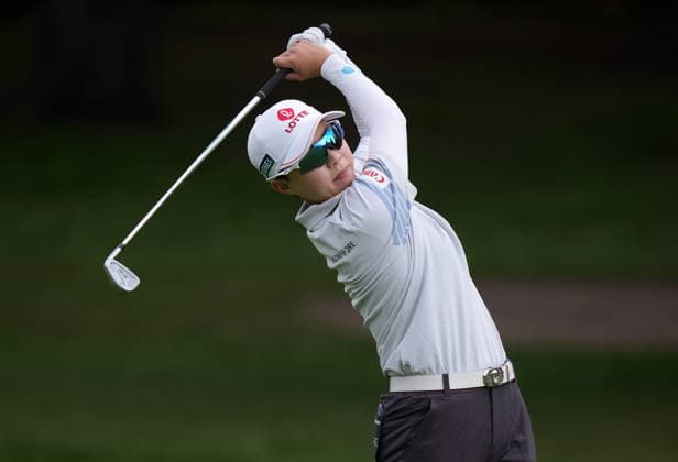 August 20, 2026, Edmonton, Ab, CANADA: Hyo Joo Kim, of South Korea, watches her second shot on the 18th hole during the first round at the CPKC Canadian Women s Open LPGA, Golf Damen golf tournament in Edmonton on Thursday, August 20, 2026. Kim Hyo Joo  - ZUMAc35_ 20260820_zaf_c35_036 Copyright: xDarrylxDyckx