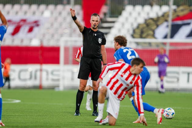 Conference Leauge menn, play-off 2026: Tromso - Brighton Tromso 20260820. Dommer Edgars MaÄ¼cevs under playoff-kampen i Conference League-kvalifiseringen i fotball mellom Tromso og Brighton pa Romssa Arena. Foto: Rune Stoltz Bertinussen NTB Tromso Norge EDITORIAL USE ONLY. RESTRICTED USE FOR BETTING COMPANIES Ref:_SPOedLyHLiP6GA.jpg *** Conference League Men, 2026 Playoffs: Tromsø vs. Brighton, Tromsø, August 20, 2026. Referee Edgars Mažcevs during the playoff match in the Conference League soccer qualifiers between Tromsø and Brighton at Romssa Arena. Photo by Rune Stoltz Bertinussen, NTB, Tromsø, Norway. EDITORFOR MEDIA USE ONLY; RESTRICTED USE FOR BETTING COMPANIES  Copyright: xRunexStoltzxBertinussenx xNTBx