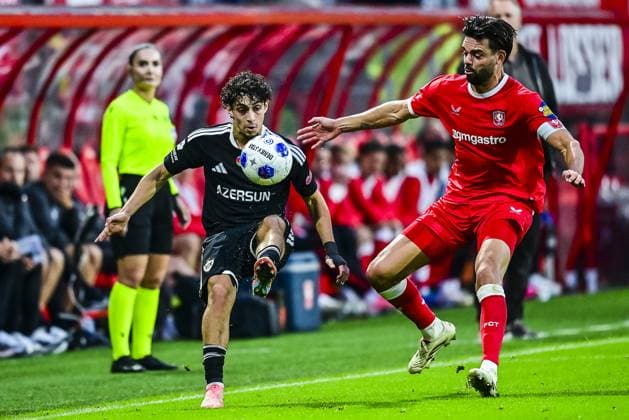 ENSCHEDE , 20 08-2026 , Stadium Grolsch Veste , season 2026 2027 , UEFA Conference League play-off football , match between FC Twente and FK Qarabag , picture shows Qarabag player Jaly Mouaddib , Twente player Robin Propper Twente - Qarabag  x205876371x Copyright: