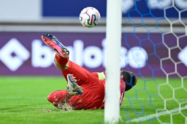 KAA Gent v Hibernian - UEFA Conference League GENT, BELGIUM - AUGUST 20 : Roef Davy goalkeeper of KAA Gent stops a penalty during the UEFA Conference League 2026 27 play-off round first leg between KAA Gent and Hibernian on August 20, 2026 in Gent, Belgium, 20 08 2026 Gent Belgium  Copyright: xNicoxVereeckenx
