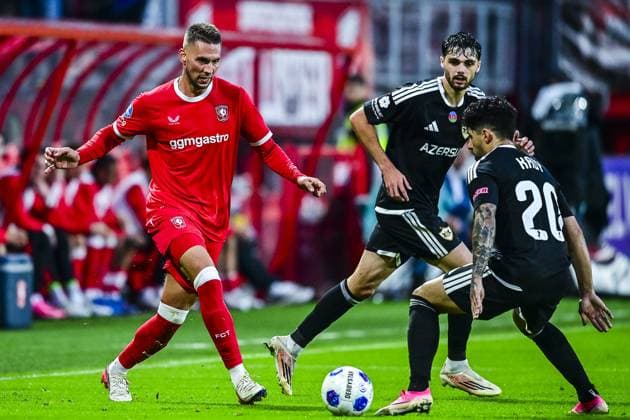 ENSCHEDE , 20 08-2026 , Stadium Grolsch Veste , season 2026 2027 , UEFA Conference League play-off football , match between FC Twente and FK Qarabag , picture shows Twente player Marko Pjaca , Qarabag player Kady Twente - Qarabag  x205876379x Copyright: