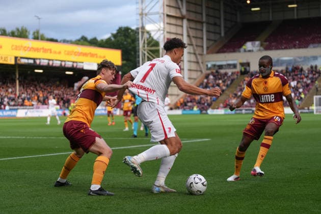 Derry Scherhant (SC Freiburg, 07) am Ball , Schottland, Fussball, UEFA Conference League, Play-offs, Hinspiel, 2026 2027, Motherwell FC vs. SC Freiburg, 20.08.2026, Fir Park Stadium, Motherwell Motherwell Fir Park Stadium North Lanarkshire Schottland *** Derry Scherhant SC Freiburg, 07 am Ball, Scotland, Soccer, UEFA Conference League, Playoffs, First Leg, 2026–2027, Motherwell FC vs. SC Freiburg, August 20, 2026, Fir Park Stadium, Motherwell, Motherwell, Fir Park Stadium, North Lanarkshire, Scotland Copyright: xArnexAmbergx