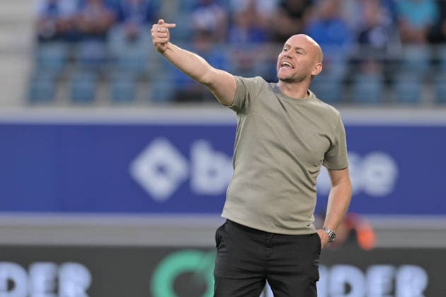 260820 AA Gent vs Hibernian Head Coach David Gray of Hibernian pictured pictured during the Play off round - first leg in the 2026-2027 Uefa Conference League season between AA Gent and Hibernian FC from Scotland on August 20 , 2026 in Gent, Belgium. (Photo by David Catry Isosport) Gent Belgium  Copyright: xDavidxCatryx 20260820DC2_5317