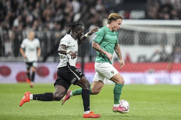 Besiktas v Kauno Zalgiris - UEFA Europa League ISTANBUL, TURKIYE - AUGUST 20: Junior Olaitan (L) of Besiktas in action against Motiejus Burba during the UEFA Europa League playoff round first-leg match between Besiktas and Kauno Zalgiris at Tupras Stadium in Istanbul, Turkiye on August 20, 2026. Agit Erdi Ulukaya Anadolu Istanbul Turkey. Editorial use only. Please get in touch for any other usage.  Copyright: x2026xAnadoluxAgitxErdixUlukayax