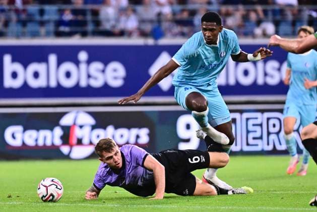 KAA Gent v Hibernian - UEFA Conference League GENT, BELGIUM - AUGUST 20 : Kerr Jason defender of Hibernian, Vergara Josue forward of KAA Gent during the UEFA Conference League 2026 27 play-off round first leg between KAA Gent and Hibernian on August 20, 2026 in Gent, Belgium, 20 08 2026 Gent Belgium  Copyright: xPeterxDexVoechtx