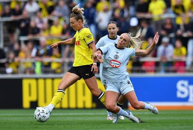 Borussia Dortmund - Arminia Bielefeld ** NUR FÜR REDAKTIONELLE ZWECKE ** EDITORIAL USE ONLY **<p>Fußball Frauen Regionalliga West 1. SPIELTAG: Borussia Dortmund - Arminia Bielefeld am 20.08.2026 im Stadion Rote Erde in Dortmund Rita Schumacher ( Borussia Dortmund ), links - Celine Preuß ( Arminia Bielefeld ), rechts Deutschland Nordrhein Westfalen Dortmund Copyright: ThorstenxTillmann *** Borussia Dortmund vs. Arminia Bielefeld ** FOR EDITORIAL USE ONLY ** EDITORIAL USE ONLY ** Women s Soccer Regionalliga West, Matchday 1: Borussia Dortmund vs. Arminia Bielefeld on August 20, 2026, at Rote Erde Stadium in Dortmund. Rita Schumacher (Borussia Dortmund), on the left, Celine Preuß, Arminia Bielefeld; on the right, Germany, North Rhine-Westphalia, Dortmund. Copyright ThorstenxTillmann Copyright: ThorstenxTillmann doc878tj5fciol5w33wf67 ,EDITORIAL USE ONLY