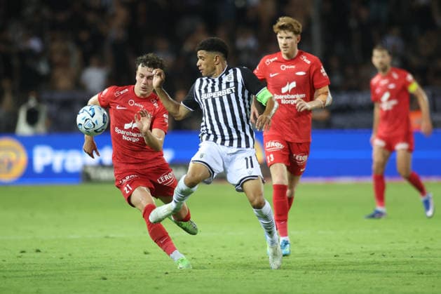 Conference League i fotball 2026: PAOK-Brann Thessaloniki 20260820. Branns Denzel De Roeve og PAOKs Taison i kamp om ballen under playoff-kampen i Conference League-kvalifiseringen i fotball mellom PAOK og Brann pa Toumba Stadium. Foto: Spiros Makridis NTB Thessaloniki Hellas EDITORIAL USE ONLY. RESTRICTED USE FOR BETTING COMPANIES Ref:_SPOT26vLHYr90o.jpg *** 2026 Conference League in Soccer: PAOK vs. Brann, Thessaloniki, August 20, 2026. Brann s Denzel De Roeve and PAOK s Taison battle for the ball during the playoff match in the Conference League soccer qualifiers between PAOK and Brann at Toumba Stadium. Photo: Spiros Makridis, NTB, Thessaloniki, Greece. EDITORIAL USE ONLY. RESTRICTED USE FOR BETTING COMPANIES  Copyright: xSpirosxMakridisx xNTBx