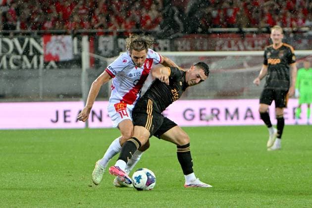 Sion, 20.08.2026, Football UEFA Conference League, FC Sion - AFC Ajax, Numa Lavanchy (FCS 14) duel with Oscar Gloukh (Ajax 10) (Frederic Dubuis Imago) FC SION - AFC Ajax Imago