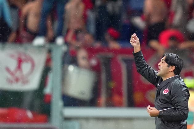 Hapoel Tel Aviv s Head Coach Elyaniv Barda during the Playoff Conference League soccer match between Atalanta and Hapoel Tel-Aviv at the New Balance Arena in Bergamo , North Italy - Friday , August 20 , 2026 . - Soccer .  Copyright: xSpada LaPressex