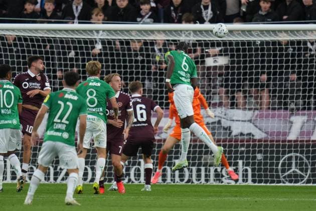 Serge-Philippe Raux-Yao of SK Rapid scores his team s first goal Heart of Midlothian v Rapid Vienna, UEFA Conference League, Play-Off Round, First Leg, Football, Tynecastle Park, Edinburgh, Scotland, UK - 20 Aug 2026Edinburgh Tynecastle Park United Kingdom  Copyright: xPetexSummers Shutterstockx 17108692ee