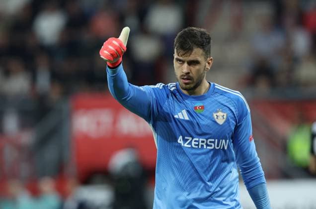 ENSCHEDE - FK Qarabag keeper Martin Ziomislic tijdens de UEFA Conference League wedstrijd tussen FC Twente en FK Qarabag in Golsch Veste op 20 augustus 2026 in Enschede , Nederland. - *** ENSCHEDE FK Qarabag goalkeeper Martin Ziomislic during the UEFA Conference League match between FC Twente and FK Qarabag at Golsch Veste on August 20, 2026, in Enschede, the Netherlands