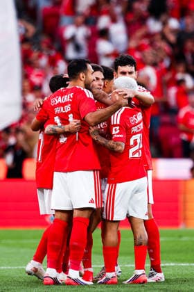SL Benfica v AGF Aarhus - UEFA Europa League (Qual.) 2026 27 Playoff 1Âª Mao A equipa do SL Benfica celebra o golo de Rafa Silva 27, medio ofensivo do SL Benfica durante a partida entre SL Benfica v AGF Aarhus, para a UEFA Europa League (Qual.) 2026 27 Playoff 1Âª Mao no Estadio da Luz, Portugal (Foto de Diogo Faria Reis Avant Sports) Lisboa Estadio Da Luz Lisboa Portugal Copyright: xDiogoxFariaxReis AvantxSportsx