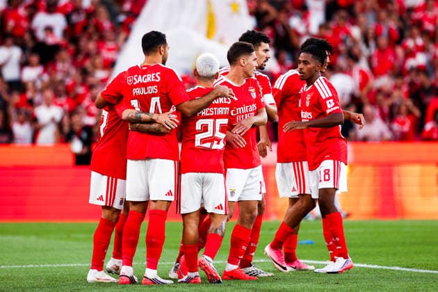SL Benfica v AGF Aarhus - UEFA Europa League (Qual.) 2026 27 Playoff 1Âª Mao A equipa do SL Benfica celebra o golo de Rafa Silva 27, medio ofensivo do SL Benfica durante a partida entre SL Benfica v AGF Aarhus, para a UEFA Europa League (Qual.) 2026 27 Playoff 1Âª Mao no Estadio da Luz, Portugal (Foto de Diogo Faria Reis Avant Sports) Lisboa Estadio Da Luz Lisboa Portugal Copyright: xDiogoxFariaxReis AvantxSportsx