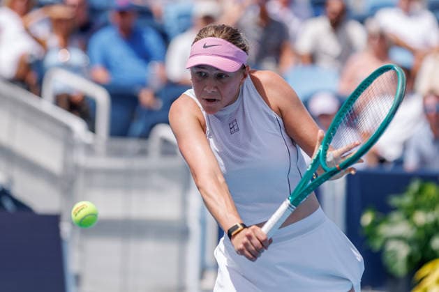 August 20, 2026, Mason, Ohio, U.S: Amanda Anisimova (USA) hits a backhand shot during ThursdayÃ¢â‚¬â ¢s quarterfinals at the Cincinnati Open at the Lindner Family Tennis Center , Mason, Oh. Tennis 2026 - Cincinnati Open WTA, Tennis Damen  - ZUMAs304 20260820_zaf_s304_016 Copyright: xScottxStuartx