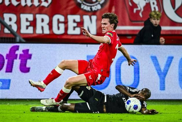 ENSCHEDE , 20 08-2026 , Stadium Grolsch Veste , season 2026 2027 , UEFA Conference League play-off football , match between FC Twente and FK Qarabag , picture shows Twente player Daan Rots , Qarabag player Bruno Langa Twente - Qarabag  x205877334x Copyright: