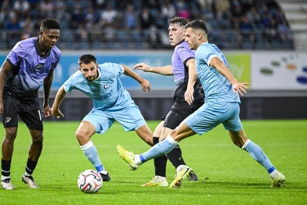 Hibernian s Miguel Chaiwa; Gent s Matties Volckaert; Hibernian s Josh Mulligan and Gent s Laszlo Benes pictured in action during a soccer game between Belgian KAA Gent and Scottish Hibernian FC, Thursday 20 August 2026 in Gent, the first leg of the play-off round for the UEFA Conference League group phase. TOM GOYVAERTS TomxGoyvaerts  x183851112x