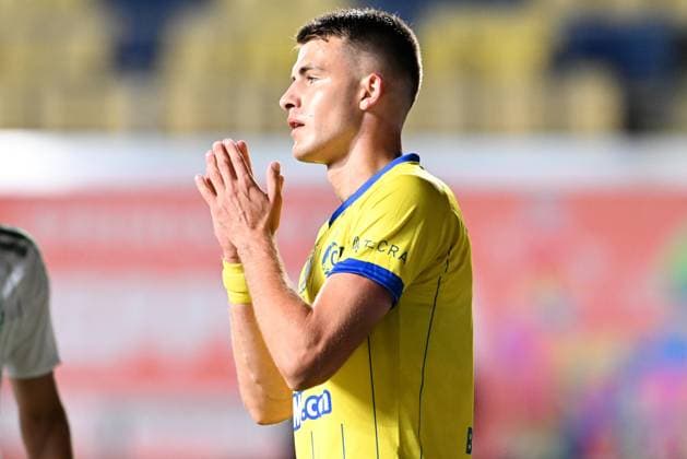 STVV s Samed Bazdar looks dejected during a soccer game between Belgian Sint-Truidense V.V. and Cypriot AC Omonoia Nicosia, Thursday 20 August 2026 in Sint-Truiden, the first leg of the play-off round for the UEFA Europa League league phase. JILLxDELSAUX  x183851114x