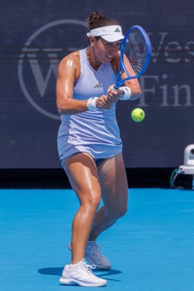 August 20, 2026, Mason, Ohio, U.S: Jessica Pegula (USA) hits a two-handed backhand during ThursdayÃ¢â‚¬â ¢s quarterfinals at the Cincinnati Open at the Lindner Family Tennis Center , Mason, Oh. Mason U.S - ZUMAs304 20260820_zaf_s304_006 Copyright: xScottxStuartx