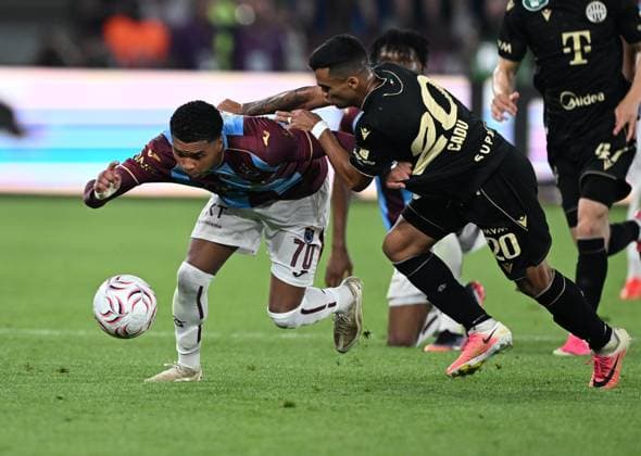 Trabzonspor v Ferencvaros - UEFA Europa League TRABZON, TURKIYE - AUGUST 20: Saviolo of Trabzonspor in action during the UEFA Europa League playoff round first-leg match between Trabzonspor and Ferencvaros at Papara Park in Trabzon, Turkiye on August 20, 2026. Hakan Burak Altunoz Anadolu Trabzon Turkey. Editorial use only. Please get in touch for any other usage.  Copyright: x2026xAnadoluxHakanxBurakxAltunozx