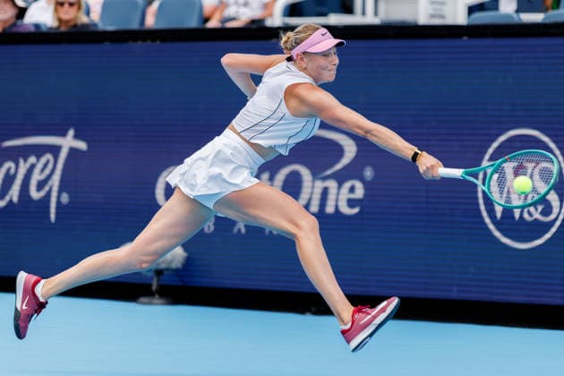 August 20, 2026, Mason, Ohio, U.S: Amanda Anisimova (USA) reaches for a shot to the corner during ThursdayÃ¢â‚¬â ¢s quarterfinals at the Cincinnati Open at the Lindner Family Tennis Center , Mason, Oh. Mason U.S - ZUMAs304 20260820_zaf_s304_014 Copyright: xScottxStuartx