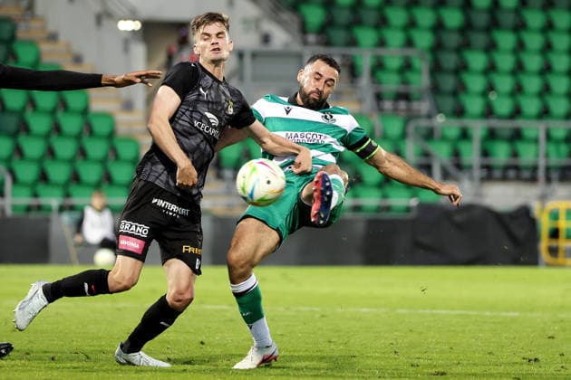 UEFA Europa Conference League Play-off First Leg, Tallaght Stadium, Dublin 20 8 2026 Shamrock Rovers vs KuPS Shamrock Rovers Enda Stevens takes a shot at goal despite Saku Savolainen of KuPS Enda Stevens takes a shot at goal despite Saku Savolainen 20 8 2026  Copyright: xLaszloxGeczox LG_20-08-2026_025441