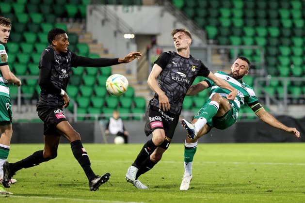 UEFA Europa Conference League Play-off First Leg, Tallaght Stadium, Dublin 20 8 2026 Shamrock Rovers vs KuPS Shamrock Rovers Enda Stevens takes a shot at goal despite Saku Savolainen of KuPS Enda Stevens takes a shot at goal despite Saku Savolainen 20 8 2026  Copyright: xLaszloxGeczox LG_20-08-2026_025442