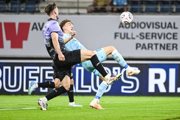 Hibernian s Warren O Hora and Gent s Mathias Delorge pictured in action during a soccer game between Belgian KAA Gent and Scottish Hibernian FC, Thursday 20 August 2026 in Gent, the first leg of the play-off round for the UEFA Conference League group phase. TOM GOYVAERTS TomxGoyvaerts  x183851867x