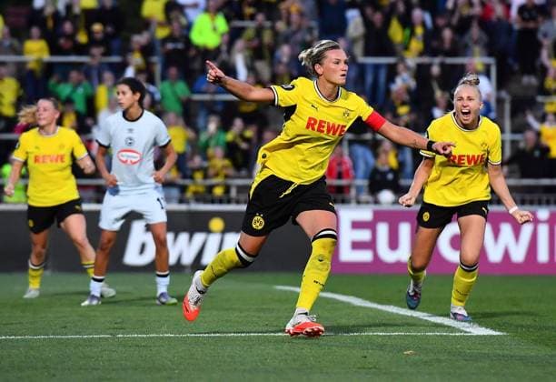 Borussia Dortmund - Arminia Bielefeld ** NUR FÜR REDAKTIONELLE ZWECKE ** EDITORIAL USE ONLY **<p>Fußball Frauen Regionalliga West 1. SPIELTAG: Borussia Dortmund - Arminia Bielefeld am 20.08.2026 im Stadion Rote Erde in Dortmund Torjubel zum 2:0 durch Alexandra Popp ( Borussia Dortmund ) Deutschland Nordrhein Westfalen Dortmund Copyright: ThorstenxTillmann *** Borussia Dortmund vs. Arminia Bielefeld ** FOR EDITORIAL USE ONLY ** EDITORIAL USE ONLY ** Women’s Soccer, Regionalliga West, Matchday 1: Borussia Dortmund vs. Arminia Bielefeld on August 20, 2026, at the Rote Erde Stadium in Dortmund. Celebrating the 2-0 goal scored by Alexandra Popp. Borussia Dortmund, Germany, North Rhine-Westphalia, Dortmund. Copyright ThorstenxTillmann Copyright: ThorstenxTillmann doc878u0pgnac1prch1yk4 ,EDITORIAL USE ONLY