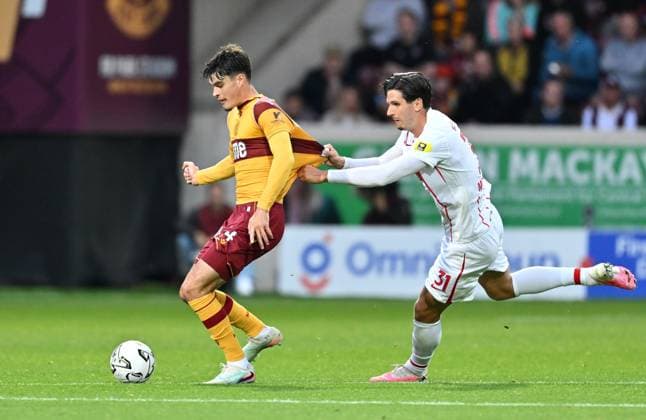 Jamie Knight-Lebel of Motherwell and Igor Matanovic of SC Freiburg Motherwell v Freiburg, UEFA Conference League, Play-Off Round, First Leg, Football, Fir Park, Motherwell, Scotland, UK - 20 Aug 2026Motherwell Fir Park Scotland United Kingdom  Copyright: xMarkxRunnacles Shutterstockx 17108687bf