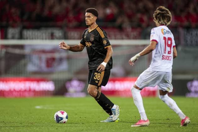 SION , 2008-2026, Stade de Tourbillon , season 2026 2027 , UEFA Conference League play-off football . Match between FC Sion and Ajax, Picture shows Ajax player Aaron Bouwman and FC Sion player Franck Surdez Sion - Ajax  x205877460x Copyright: