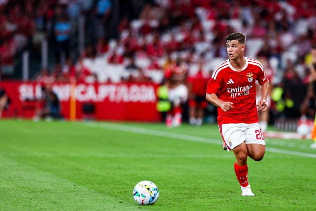 SL Benfica v AGF Aarhus - UEFA Europa League (Qual.) 2026 27 Playoff 1Âª Mao Samuel Dahl 26, lateral do SL Benfica durante a partida entre SL Benfica v AGF Aarhus, para a UEFA Europa League (Qual.) 2026 27 Playoff 1Âª Mao no Estadio da Luz, Portugal (Foto de Diogo Faria Reis Avant Sports) Lisboa Estadio Da Luz Lisboa Portugal Copyright: xDiogoxFariaxReis AvantxSportsx