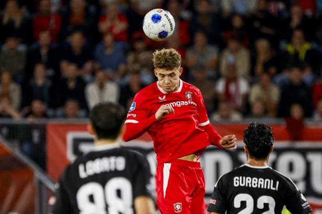 ENSCHEDE - Ruud Nijstad of FC Twente heads the ball during the UEFA Conference League match between FC Twente and Qarabag FK at De Grolsch Veste stadium on August 20, 2026 in Enschede, the Netherlands. WART BRINKERHOF ANP xVIxANPxSportx xMarcelxterxBalsxIVx 565893271 originalFilename: 565893271.jpg