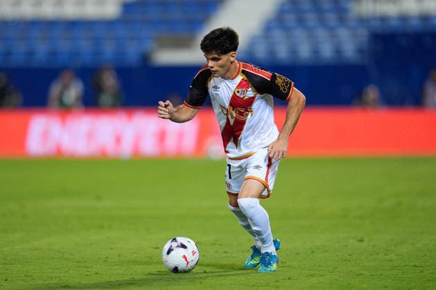 August 20, 2026, Leganes, Madrid, Spain: Fran Perez of Rayo Vallecano runs with the ball during the Spanish League, LaLiga EA Sports, football match played between Rayo Vallecano and Deportivo Alaves at Butarque stadium on August 20, 2026, in Leganes, Madrid, Spain. Leganes Spain - ZUMAa181 20260820_zaa_a181_069 Copyright: xDennisxAgyemanx
