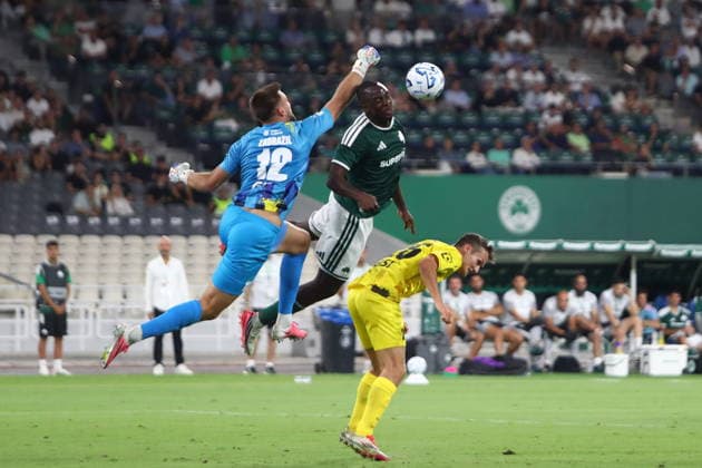 UEFA Conference League, Panathinaikos vs Hradec Kralove - Andrews Tetteh of Panathinaikos in action against goalkeeper of Hradec Kralove Adam Zadrazil during the UEFA Conference LeaguePlay-offs 1st leg soccer match between Panathinaikos vs Hradec Kralove, held at Olympic Athletic Center of Athens Spyros Louis in Athens, Greece, on 20 August 2026. IMAGO ONE INCH PRODUCTIONS ATHENS GREECE Copyright: xOnexInchxProductionsx 7060969
