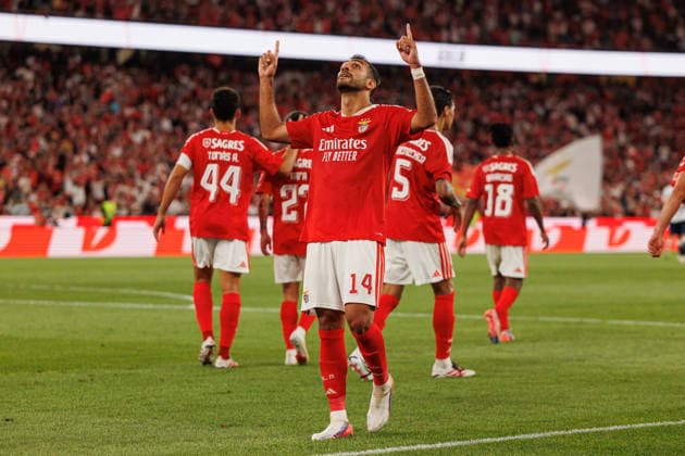 Vangelis Pavlidis celebrating with is team mates after goal seen during Uefa Europe League Playoff game between teams of SL Benfica and AGF Aarhus (Luis Loureiro Ball Raw Images) Lisboa Estadio da Luz Portugal Copyright: xLuisxLoureirox LLOU3485