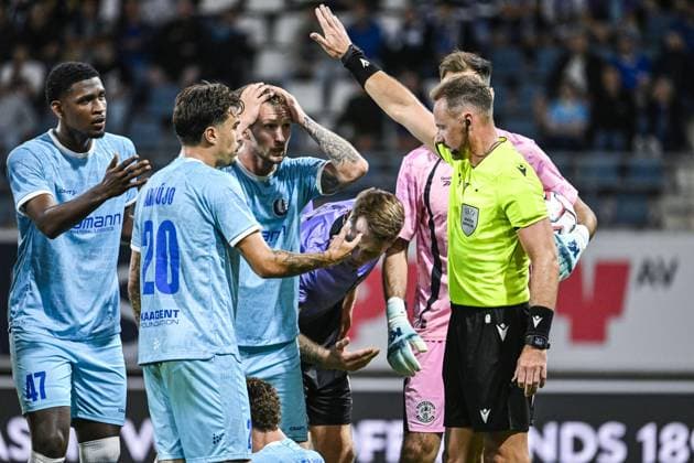 Gent s Josue Vergara and Gent s Siebe Van der Heyden and referee Pawel Raczkowski pictured during a soccer game between Belgian KAA Gent and Scottish Hibernian FC, Thursday 20 August 2026 in Gent, the first leg of the play-off round for the UEFA Conference League group phase. TOM GOYVAERTS TomxGoyvaerts  x183853125x