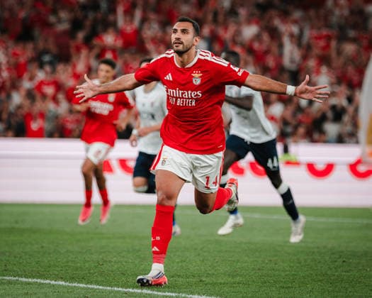 Vangelis Pavlidis scores SL Benfica s third goal during the Europa League match between SL Benfica and Aarhus at Estadio da Luz, in Lisbon, Portugal. (Diogo Sautchuk) Copyright: xDiogoxSautchukx