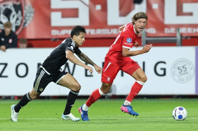 ENSCHEDE - FC Twente aanvaller Sam Lammers tijdens de UEFA Conference League wedstrijd tussen FC Twente en FK Qarabag in Golsch Veste op 20 augustus 2026 in Enschede , Nederland. - *** ENSCHEDE FC Twente forward Sam Lammers during the UEFA Conference League match between FC Twente and FK Qarabag at Golsch Veste on August 20, 2026, in Enschede, the Netherlands