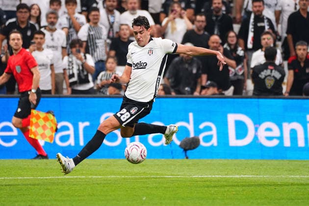 ISTANBUL, TURKEY - AUGUST 20 : Dusan Vlahovic of Besiktas controls the ball during the UEFA Europa League 2026 27 Play-off round first leg match between Besiktas JK and Kauno Zalgiris at Tupras Stadium on August 20, 2026 in Istanbul, Turkey. Istanbul Turkey Copyright: xSeskimPhotox Besiktas-KaunoZalg-2008 (141)