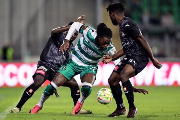 UEFA Europa Conference League Play-off First Leg, Tallaght Stadium, Dublin 20 8 2026 Shamrock Rovers vs KuPS Shamrock Rovers Tunmise Sobowale with Saikou Touray and Clinton Antwi of KuPS Tunmise Sobowale with Saikou Touray and Clinton Antwi 20 8 2026  Copyright: xLaszloxGeczox LG_20-08-2026_026111