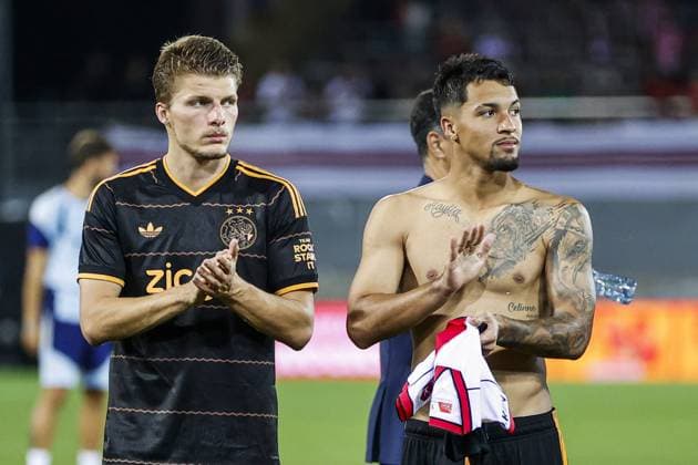 SION , 2008-2026, Stade de Tourbillon , season 2026 2027 , UEFA Conference League play-off football . Match between FC Sion and Ajax, Picture shows Ajax player Anton Gaaei and Ajax player Marcos Leonardo thanks their fans Sion - Ajax  x205878665x Copyright: