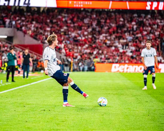 August 20, 2026, Lisbon, Lisbon, Portugal: Jacob Andersen of Aarhus in control of the ball during UEFA Europa League Playoff, match between SL Benfica and Aarhus at Estadio da Luz, Lisbon, Portugal, on August 20th, 2026. Lisbon Portugal - ZUMAr200 20260820_zsp_r200_011 Copyright: xNunoxReisinhox
