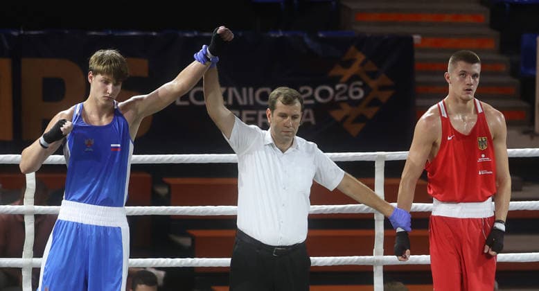 20.08.2026 Loznica(Serbia) European Juniors U19 boxing championship EM men s -80kg semi fiinal Prokhor Startsev(L) Russia ,Asif Mammadov(C) Azerbaijan referee,Dietrich Hermann (r) Germany :
