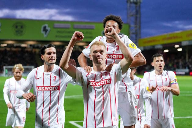 Matthias Ginter (SC Freiburg, 28) Torjubel, Emotionen, Torschuss, Abschluss, Torerfolg, Tor, Treffer, Derry Scherhant (SC Freiburg, 07) , Schottland, Fussball, UEFA Conference League, Play-offs, Hinspiel, 2026 2027, Motherwell FC vs. SC Freiburg, 20.08.2026, Fir Park Stadium, Motherwell Motherwell Fir Park Stadium North Lanarkshire Schottland *** Matthias Ginter, SC Freiburg, 28 goal celebration, emotions, shot on goal, finish, goal scored, goal, Derry Scherhant, SC Freiburg, 07, Scotland, soccer, UEFA Conference League, playoffs, first leg, 2026–2027, Motherwell FC vs. SC Freiburg, August 20, 2026, Fir Park Stadium, Motherwell, Fir Park Stadium, North Lanarkshire, Scotland Copyright: xArnexAmbergx