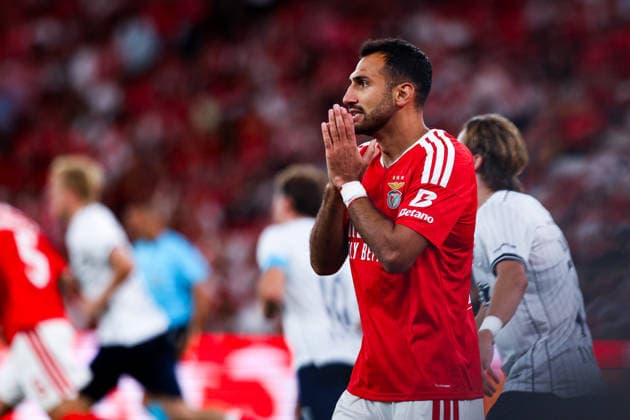 SL Benfica v AGF Aarhus - UEFA Europa League (Qual.) 2026 27 Playoff 1Âª Mao Vangelis Pavlidis 14, ponta de lanca do SL Benfica lamenta oportunidade perdida durante a partida entre SL Benfica v AGF Aarhus, para a UEFA Europa League (Qual.) 2026 27 Playoff 1Âª Mao no Estadio da Luz, Portugal (Foto de Diogo Faria Reis Avant Sports) Lisboa Estadio Da Luz Lisboa Portugal Copyright: xDiogoxFariaxReis AvantxSportsx