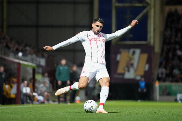 Vincenzo Grifo (SC Freiburg, 32) am Ball , Schottland, Fussball, UEFA Conference League, Play-offs, Hinspiel, 2026 2027, Motherwell FC vs. SC Freiburg, 20.08.2026, Fir Park Stadium, Motherwell Motherwell Fir Park Stadium North Lanarkshire Schottland *** Vincenzo Grifo, SC Freiburg, 32 with the ball, Scotland, soccer, UEFA Conference League, playoffs, first leg, 2026–2027, Motherwell FC vs. SC Freiburg, August 20, 2026, Fir Park Stadium, Motherwell, Fir Park Stadium, North Lanarkshire, Scotland Copyright: xArnexAmbergx