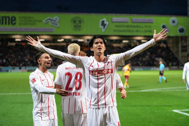 Keisuke Goto (SC Freiburg, 42) Torjubel, Emotionen, Torschuss, Abschluss, Torerfolg, Tor, Treffer , Schottland, Fussball, UEFA Conference League, Play-offs, Hinspiel, 2026 2027, Motherwell FC vs. SC Freiburg, 20.08.2026, Fir Park Stadium, Motherwell Motherwell Fir Park Stadium North Lanarkshire Schottland *** Keisuke Goto, SC Freiburg, 42, goal celebration, emotions, shot on goal, finish, goal scored, goal, Scotland, soccer, UEFA Conference League, playoffs, first leg, 2026–2027, Motherwell FC vs. SC Freiburg, August 20, 2026, Fir Park Stadium, Motherwell, Motherwell, Fir Park Stadium, North Lanarkshire, Scotland Copyright: xArnexAmbergx