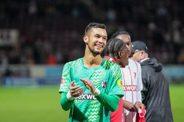 Mio Backhaus (SC Freiburg, 01) , Schottland, Fussball, UEFA Conference League, Play-offs, Hinspiel, 2026 2027, Motherwell FC vs. SC Freiburg, 20.08.2026, Fir Park Stadium, Motherwell Motherwell Fir Park Stadium North Lanarkshire Schottland *** Mio Backhaus, SC Freiburg, 01, Scotland, Soccer, UEFA Conference League, Playoffs, First Leg, 2026–2027, Motherwell FC vs. SC Freiburg, August 20, 2026, Fir Park Stadium, Motherwell, Motherwell, Fir Park Stadium, North Lanarkshire, Scotland Copyright: xArnexAmbergx