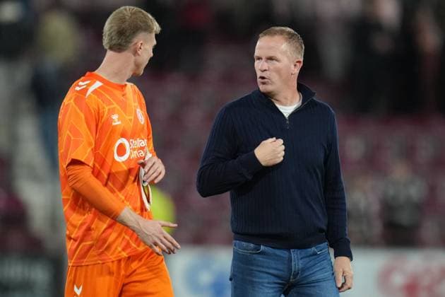 Heart of Midlothian manager Wouter Vrancken and Beau Reus of Heart of Midlothian Heart of Midlothian v Rapid Vienna, UEFA Conference League, Play-Off Round, First Leg, Football, Tynecastle Park, Edinburgh, Scotland, UK - 20 Aug 2026Edinburgh Tynecastle Park United Kingdom  Copyright: xPetexSummers Shutterstockx 17108692he